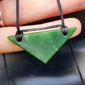 NZ Greenstone Pounamu Plate Pendant Necklace (N447)