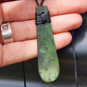 NZ Greenstone Pounamu Toki Pendant Necklace (N443)