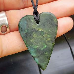 NZ Greenstone Pounamu Heart Pendant Necklace (N434)