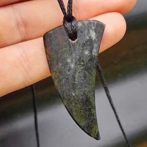 NZ Greenstone Pounamu Tooth Pendant Necklace (N431)