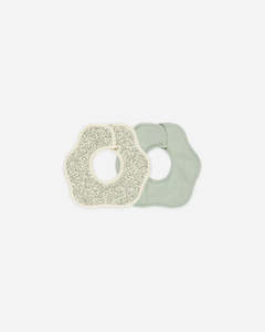 Accesories: Quincy Mae - Flower Bib 2-Pack Green Garden/Sage