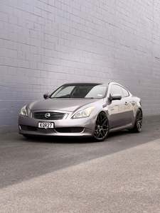 Nissan Skyline 370GT - Lowered on 20s!