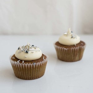 Cupcakes: Golden Vanilla Cupcakes
