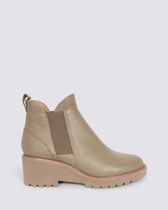 Hush Puppies: WENDY ANKLE BOOTS TAUPE LEATHER