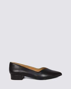 Hush Puppies: AVA FLATS BLACK LEATHER