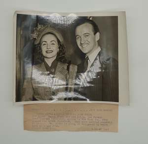 Art Posters: Scarce B&W Movie star photography.... 'David Niven Arrives in U.S. With Bride', 23 January 1948