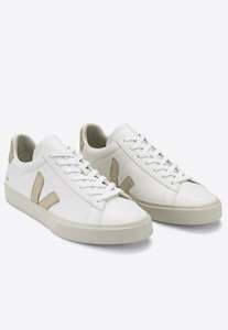 Veja: Campo Chrome Free - Extra White Almond