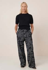 Kowtow: Silhouette Top - Black