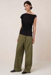 Asymmetric Top - Black