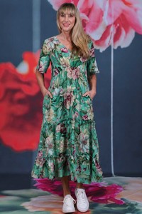 Curve Collection: Pretty As A Picture Dress - Rosetta