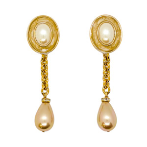 Earrings: Pearl eye earrings