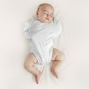 Swaddles: Ohbubs Legs Out Swaddle - Grey