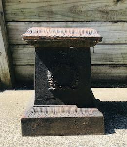 Plant stand: Heavy antique cast iron plant stand