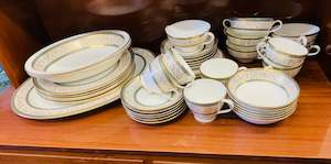 Cookware: Minton Aragon Dinner set