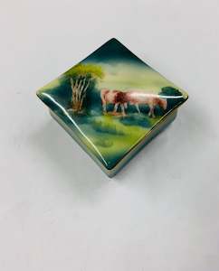 Jewellery Boxes: Royal Bayreuth jewellery box with cows