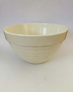 Pottery: Large Crown Lynn Beehive mixing bowl