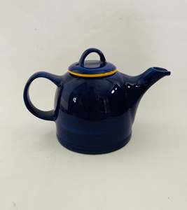 Pottery: Temuka pottery 2 cup teapot