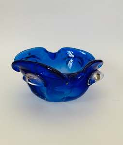 Crystal And Glass Compotes And Bowls: Heavy cobalt blue Midcentury Art glass bowl