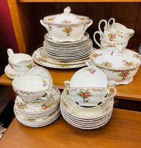 Large 6 place Grindley Royal Petal dinner set