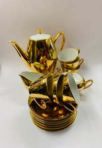 Cups And Saucers: 15 Piece Rembrandt gold coffee set