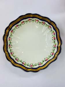 Early Wedgwood porcelain scalloped edge rose pattern bowl