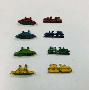 Set of 8 tiny lead toys