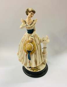 Giuseppe Armani Lovely Laura figure