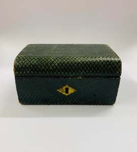 Home Decor: Antique jewellery box with key