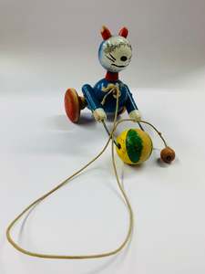 Toys: Vintage NZ made H. E Ramsey wooden pull along kitten and ball