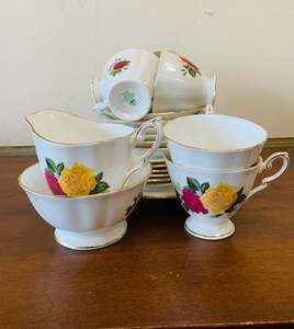 Chinaware: 21 piece Royal Standard tea set