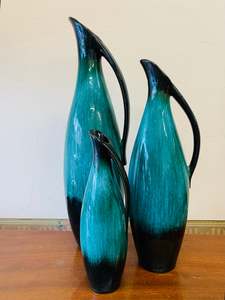 Pottery: Set of 3 Blue Mountain Pottery graduated size jugs