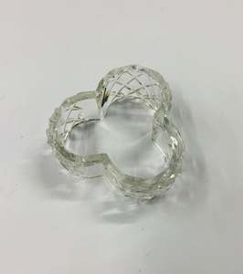 Cookware: Crystal napkin ring clubs shape
