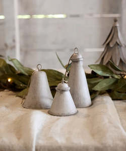 An Anything But Ordinary Christmas: Hanging Bell Long Ash Grey