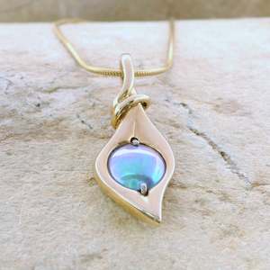 Anniversary: Pearl Leaf Necklace