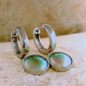 The Pink Collection: Pearl Torea Earrings - Huggie