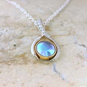 Pearl Elegant Bow Necklace