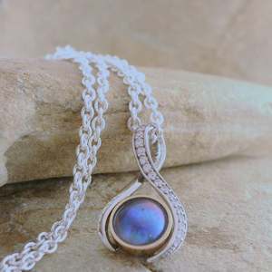 Pearl Elegant Bow Necklace