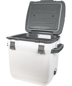 Stanley Range: STANLEY ADVENTURE COOLER 28L POLAR
