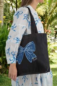 Accessories: The Bold & The Bowtiful Bag Black