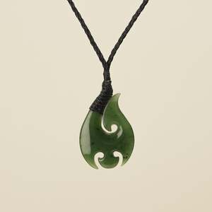 Hei Matau Medium Kawakawa Greenstone Black Binding
