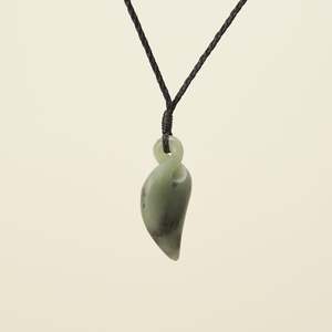 Pikorua Twist: Pikorua Inanga Angled Small Pounamu Pendant, Black Binding
