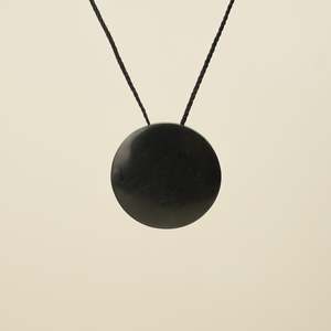 Circle Of Life: Porowhita Circle of Life Kawakawa Pounamu Large, Black Binding