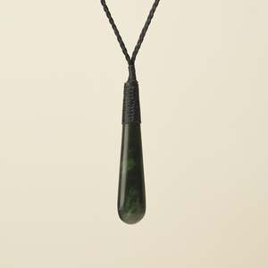 Greenstone Roimata Teardrop: Roimata – Teardrop Kawakawa Medium Pendant