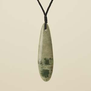Greenstone Roimata Teardrop: Roimata Raukaraka Pounamu Medium Large Pendant