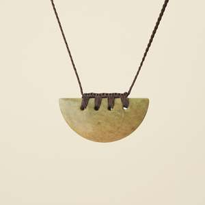 Kōuma Breastplate Raukaraka Pounamu Medium Pendant, Brown Binding
