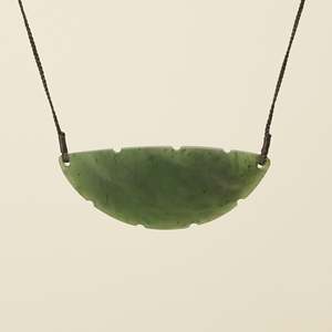 Kōuma Breastplate Kawakawa Greenstone Medium Pendant