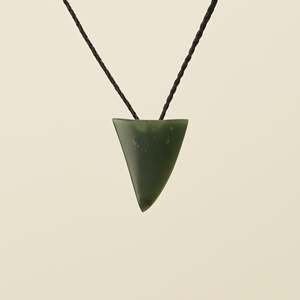 Niho Tooth Kawakawa Greenstone Extra Small Pendant