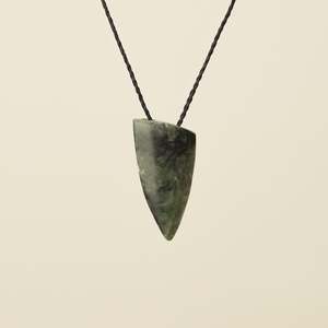 Protection: Niho Tooth Hapopo Pounamu Small Pendant