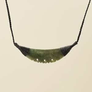 Pendants: Notched Kōuma Breastplate Kawakawa Pounamu Small Pendant