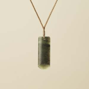 Toki Kawakawa Inanaga Medium Pounamu, Tan Binding
